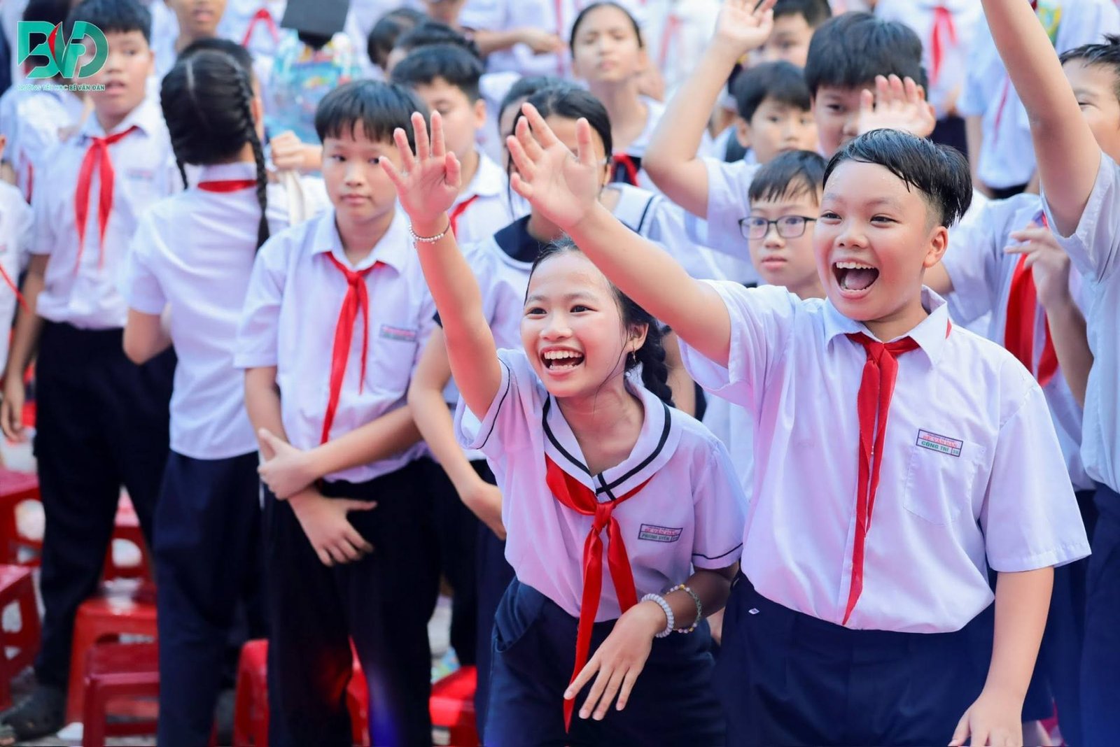 Học sinh trong ngày hội của nhà trường